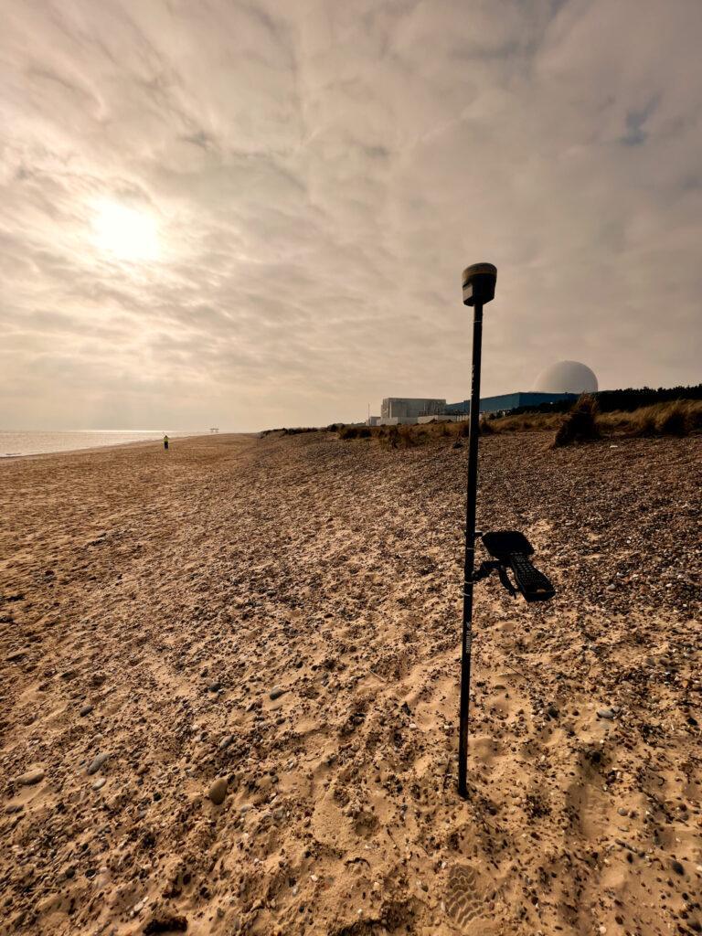 Strandvermessung an einem Kernkraftwerk zur Erfassung von Abtrag und Anlandung durch das Meer