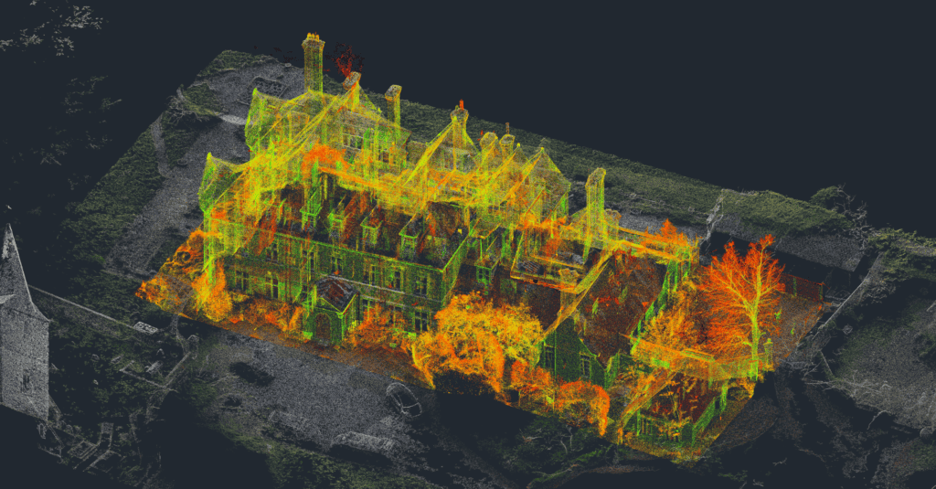 Punktwolke aus 3D-Laserscanning und Drohnenbefliegung eines Seniorenheims als Grundlage für die Sanierung